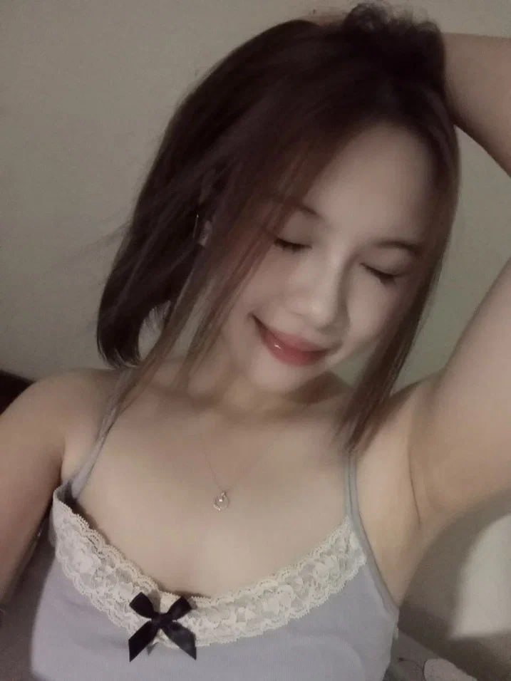 Thanh niên số hưởng lén lút chịch nhau với mẹ của bạn gái